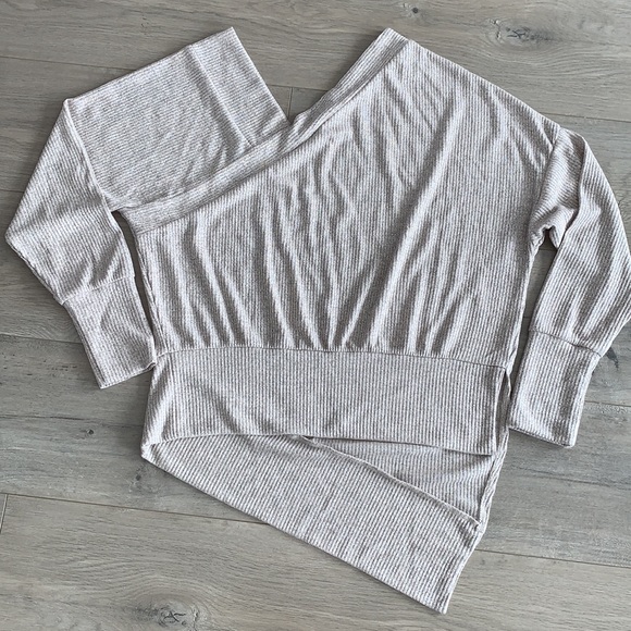 Stella & Dot VNeck Asymmetrical Oatmeal Sweater XS - Picture 3 of 7